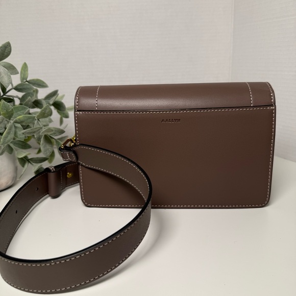 AALLYN Ingrid Crossbody/Shoulder Bag in Wood Berry Brown Leather Feminine Staple - Picture 15 of 16